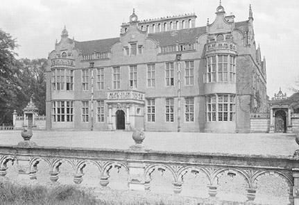 /uploads/image/historical/Front of Lilford Hall in 1900.jpg